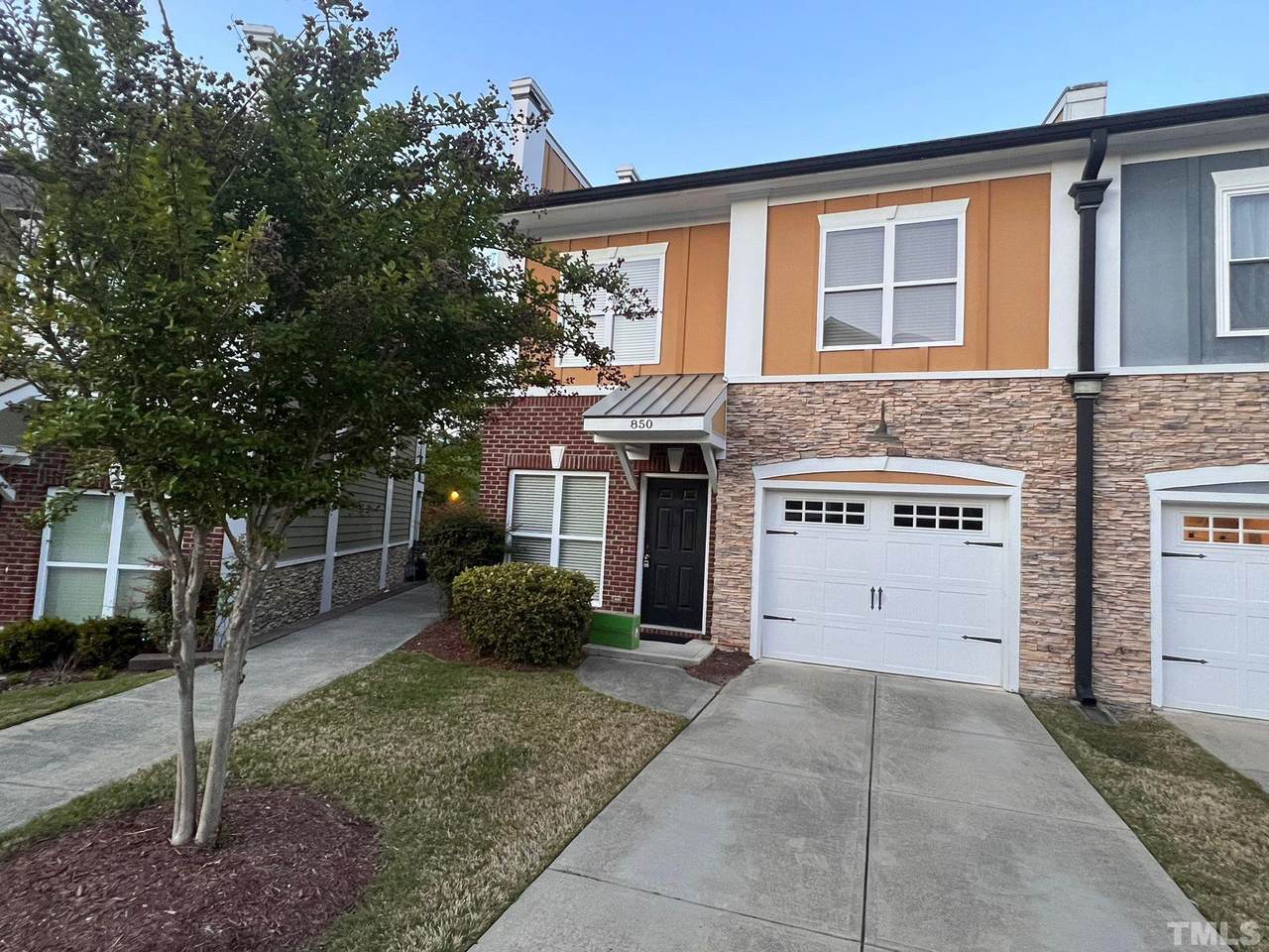 850 Queen City Crescent - Photo 1