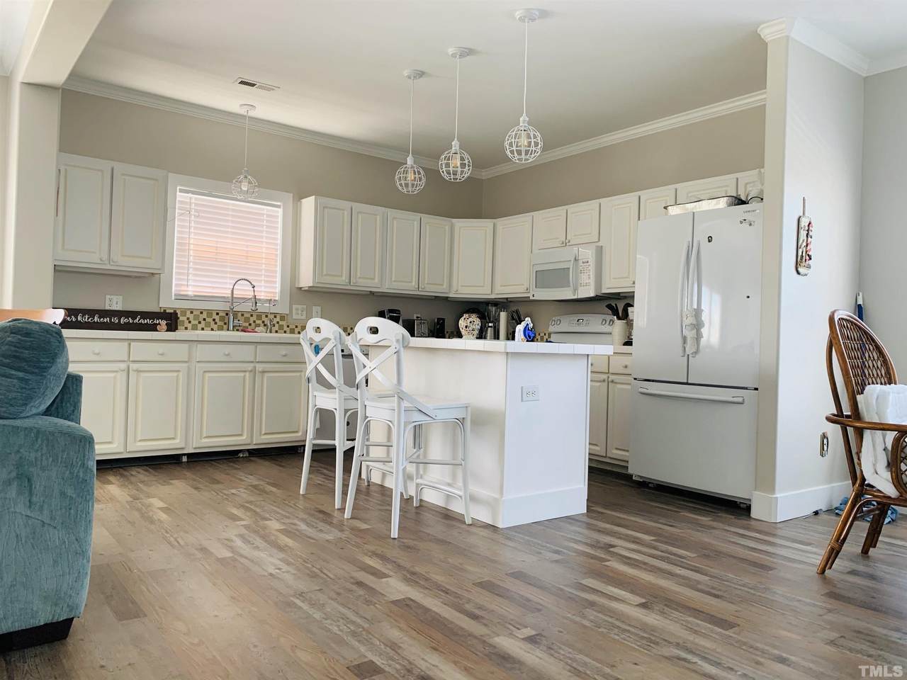 110 Soundview Drive - Photo 1