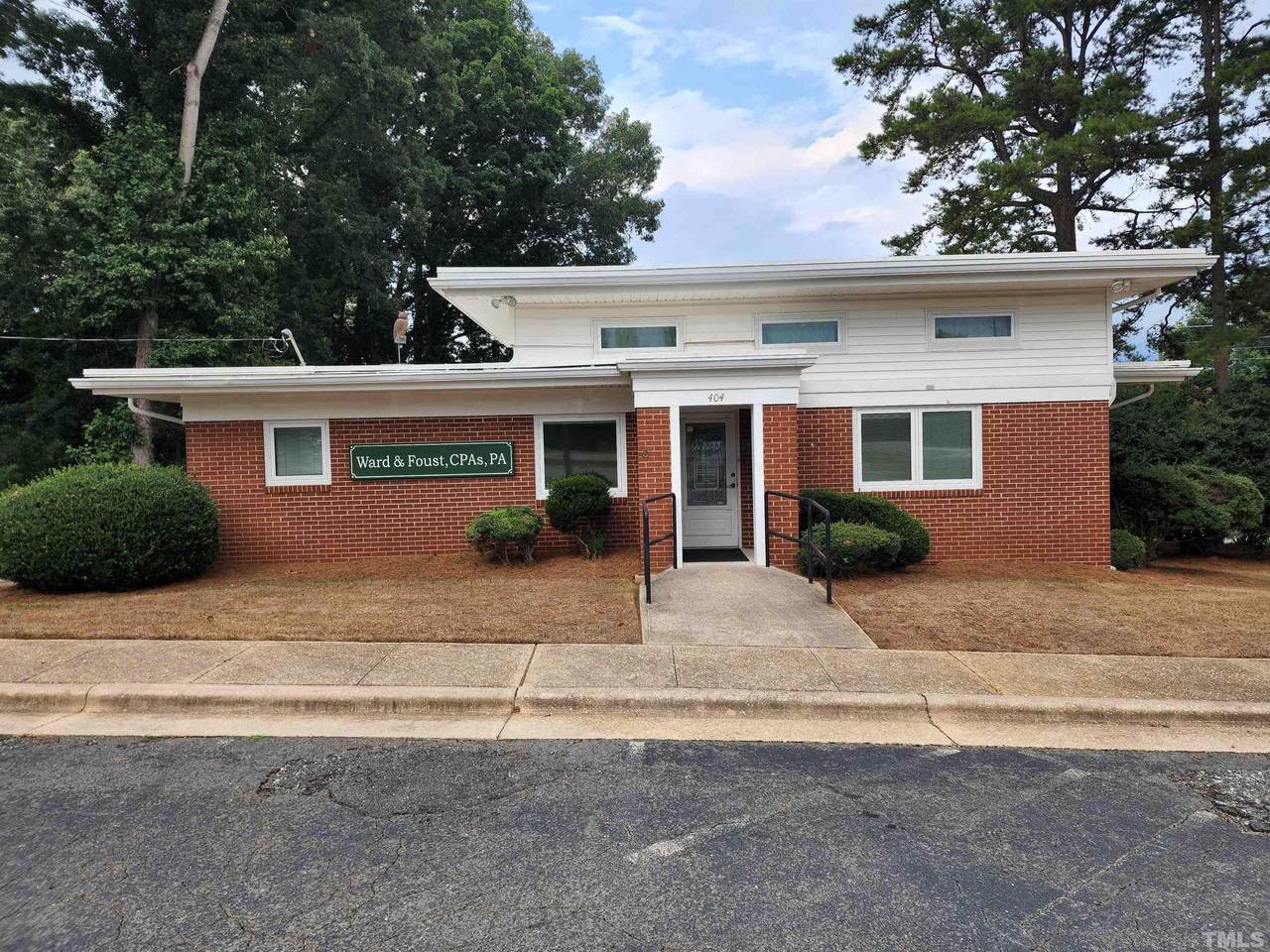 404 Holly Avenue - Photo 1
