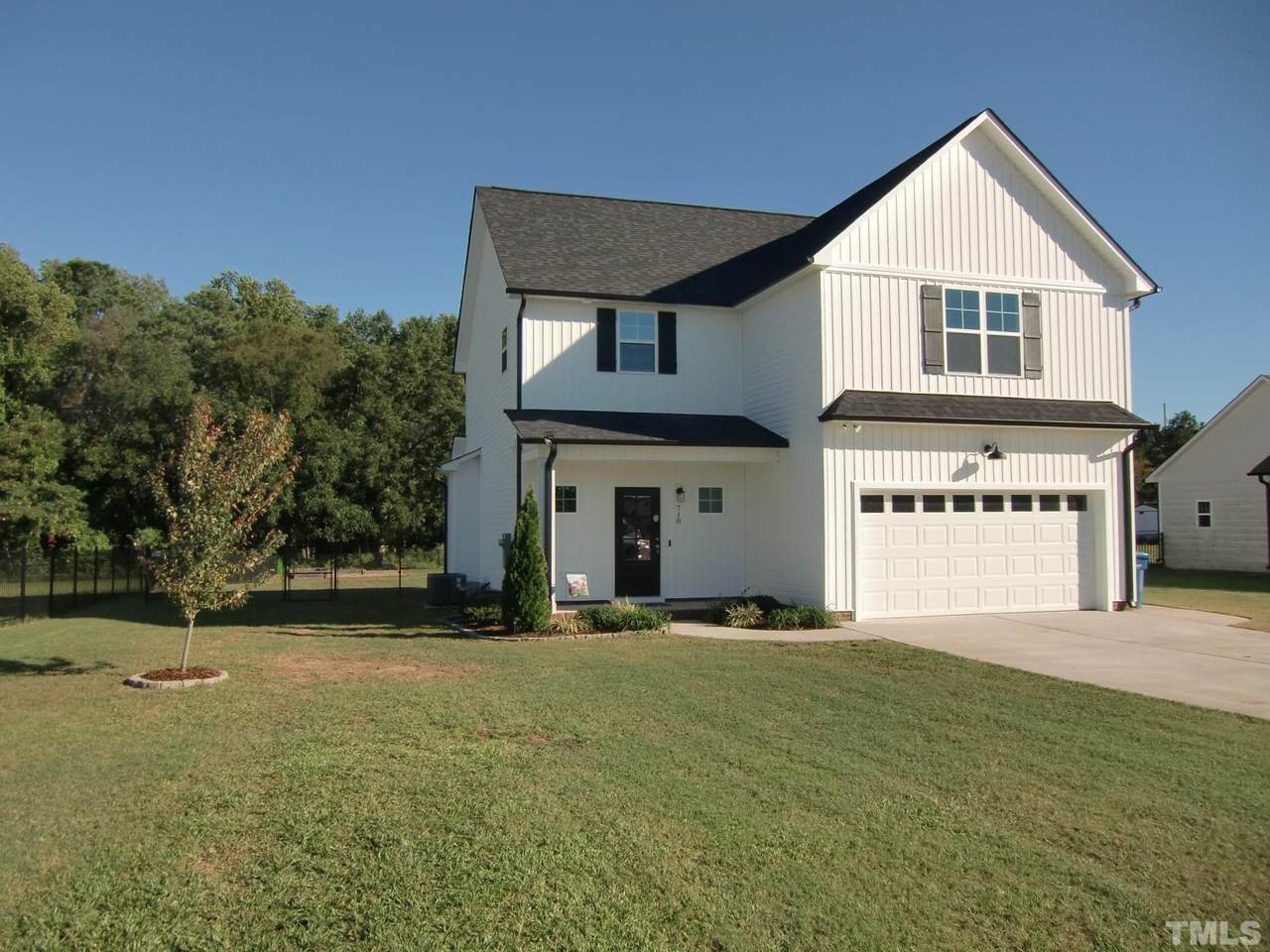 718 Maple Avenue - Photo 1