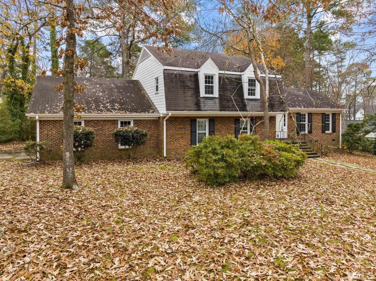 1220 Hedgelawn - Photo 1