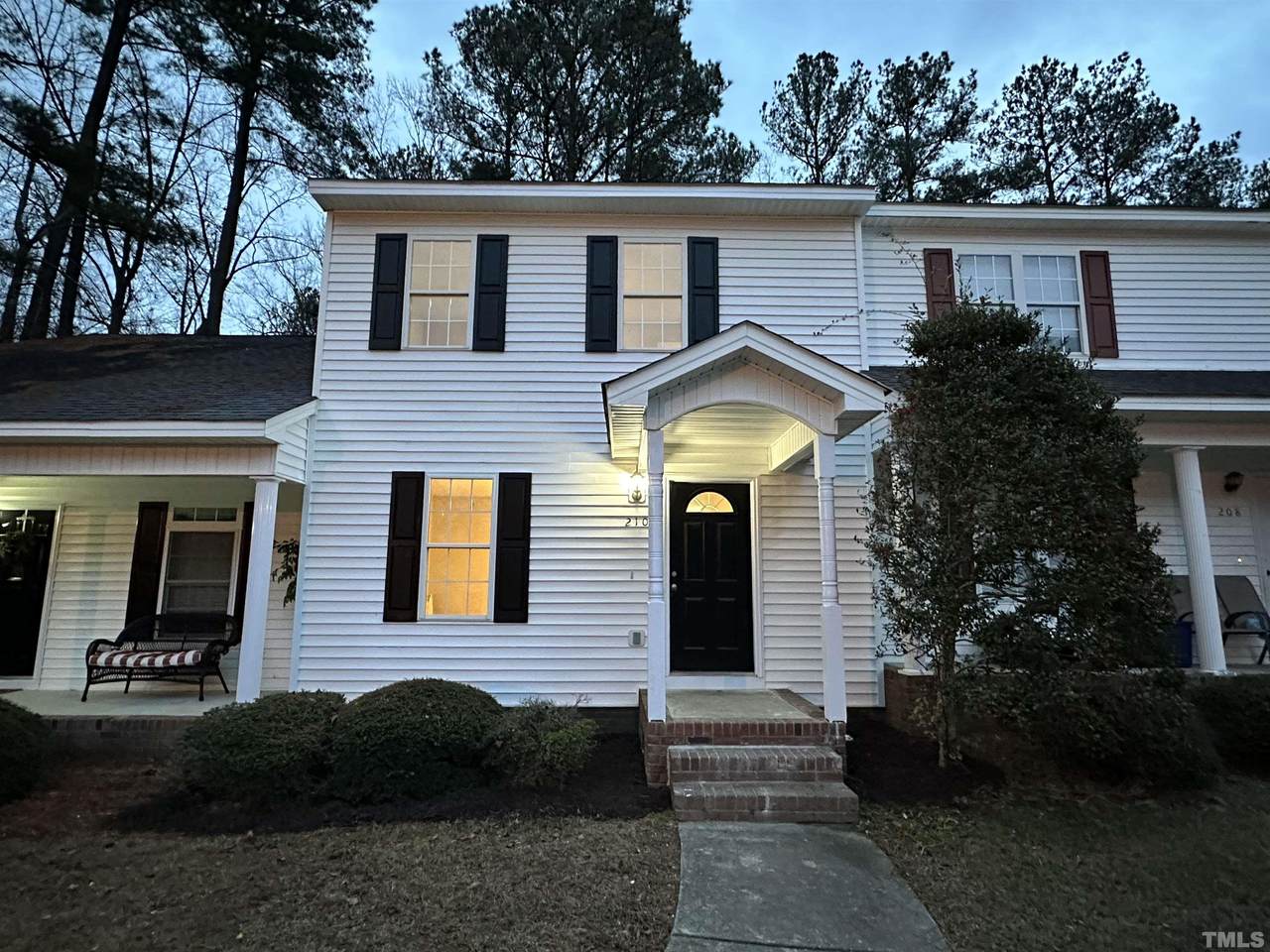 210 St James Court - Photo 1