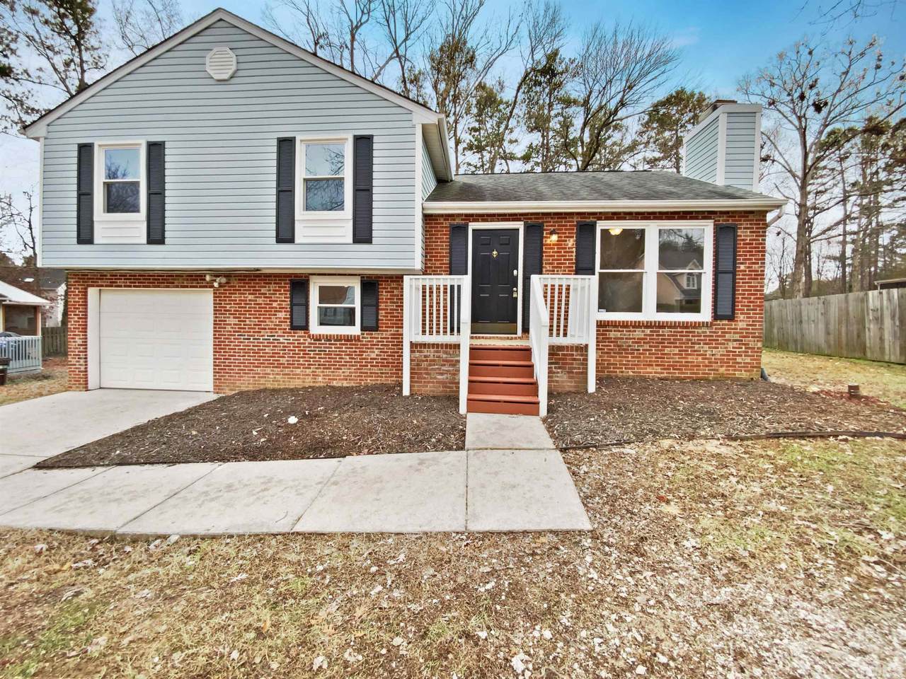 104 Hemmingwood Drive - Photo 1