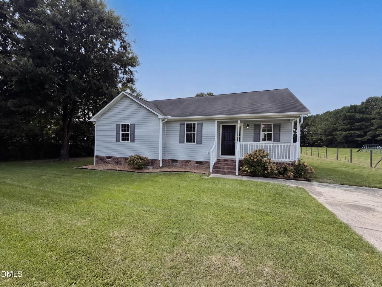 120 Patricia Drive - Photo 1