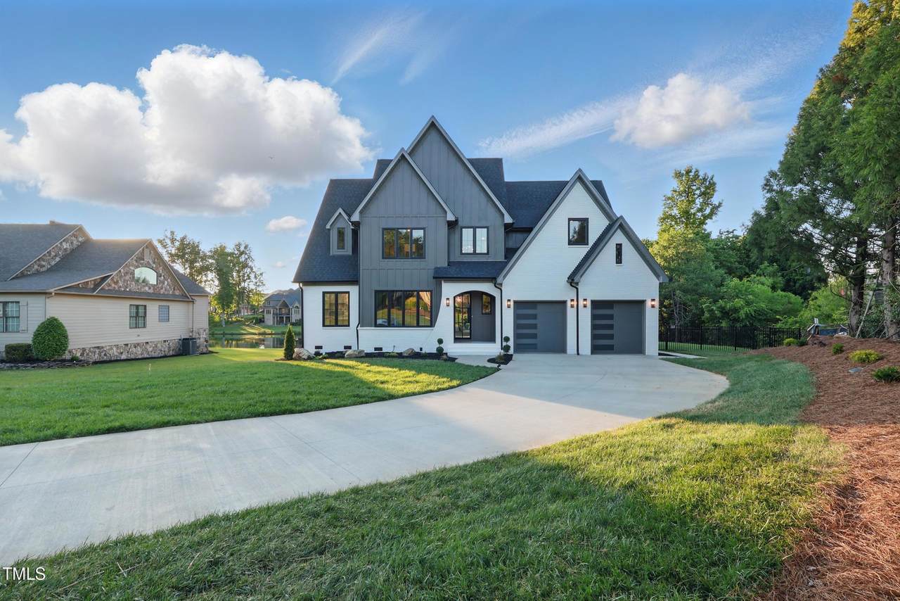 833 Dunleigh Drive - Photo 1