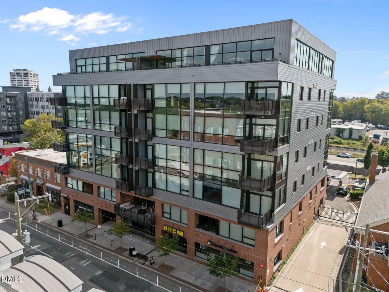 1105 Main Street - Photo 1