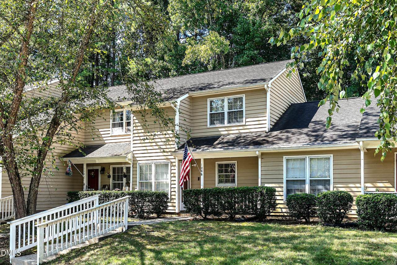 108 Hollow Oak Drive - Photo 1