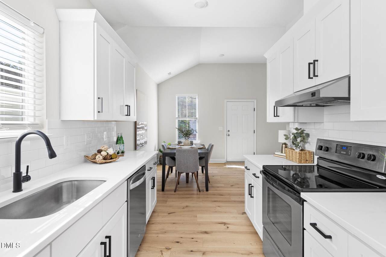 905 Dayton Street - Photo 1