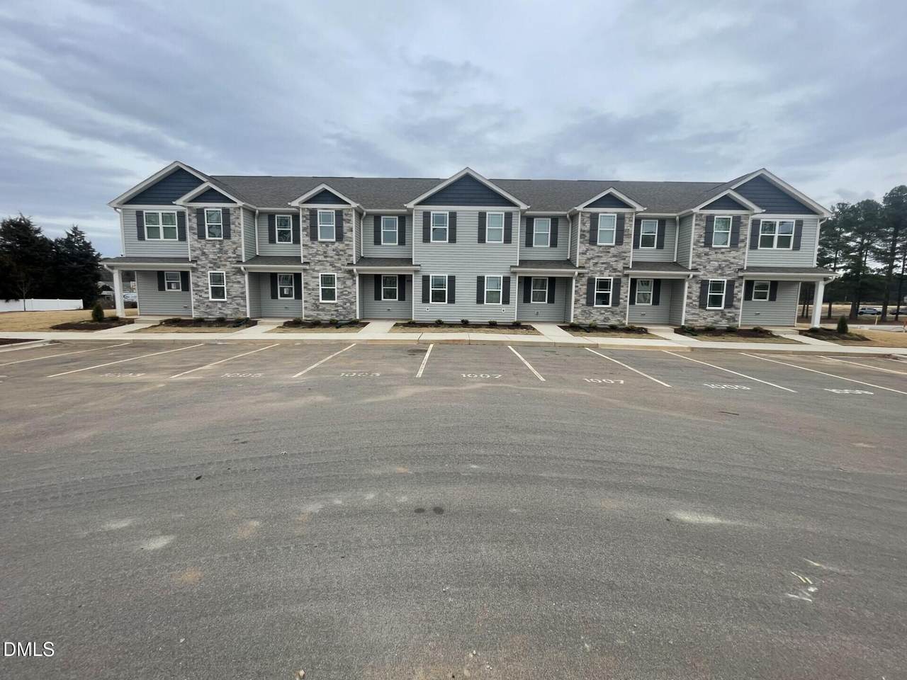 1005 Peony Lane - Photo 1