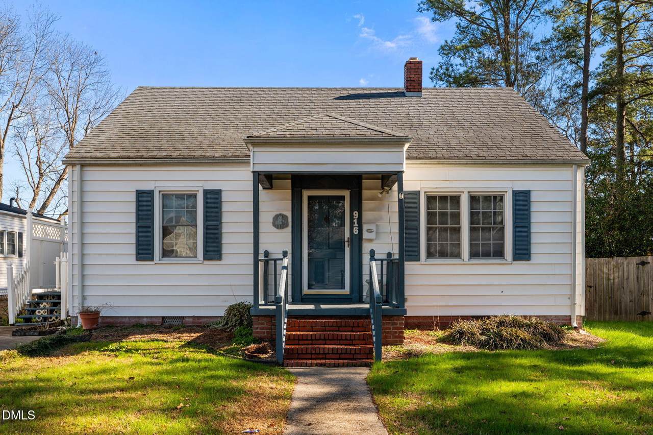 916 Pembroke Avenue - Photo 1