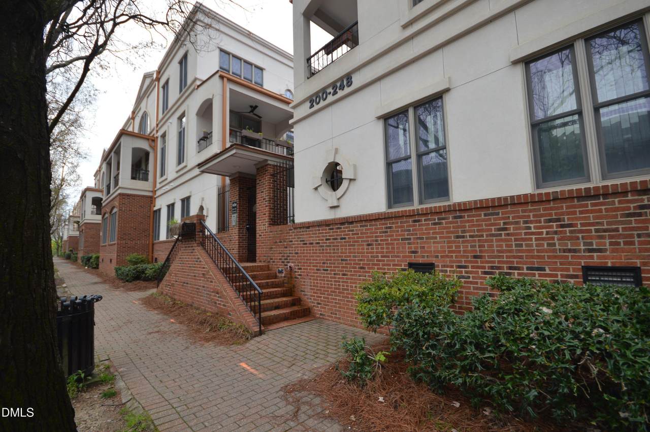 236 Davie Street - Photo 1