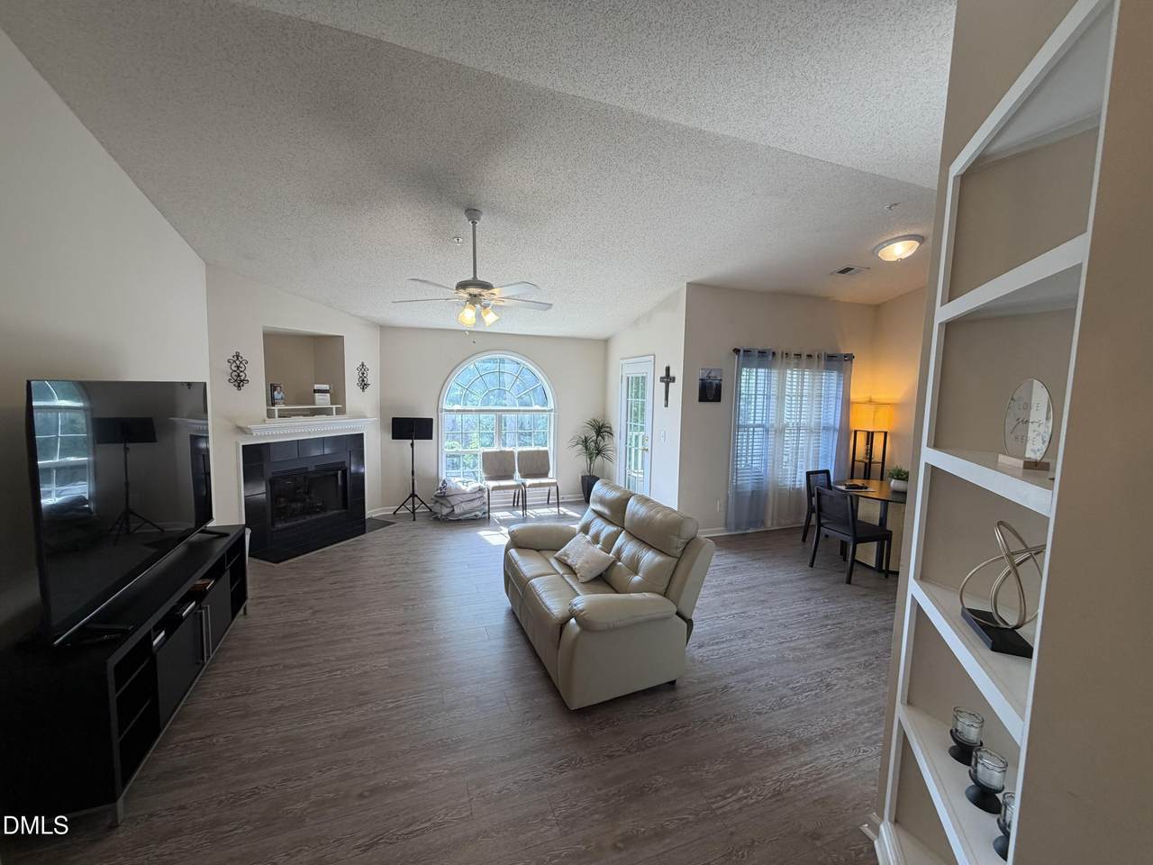 3696 Cotswold Avenue - Photo 1