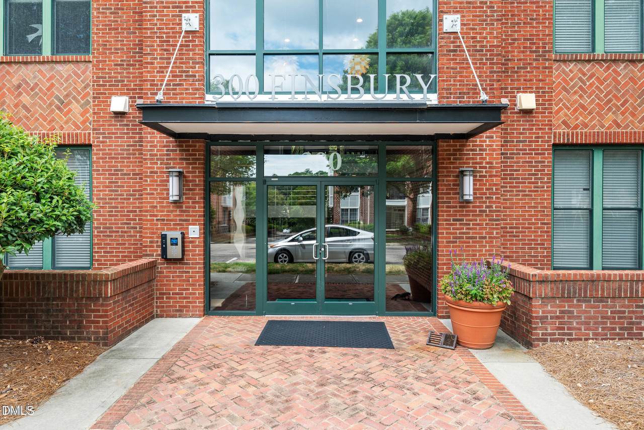 300 Finsbury Street - Photo 1