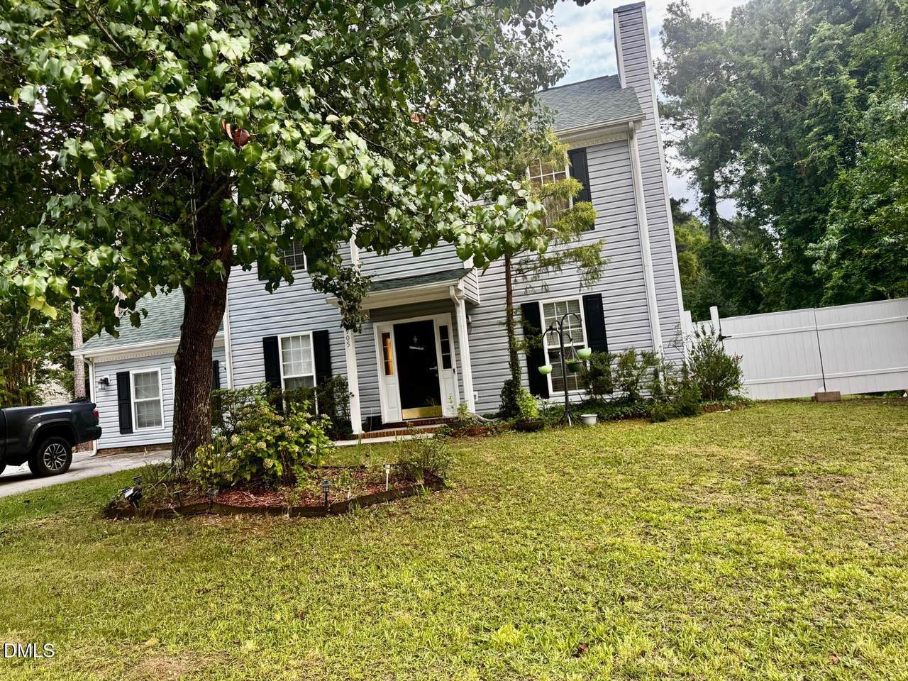 905 Sanderson Drive - Photo 1