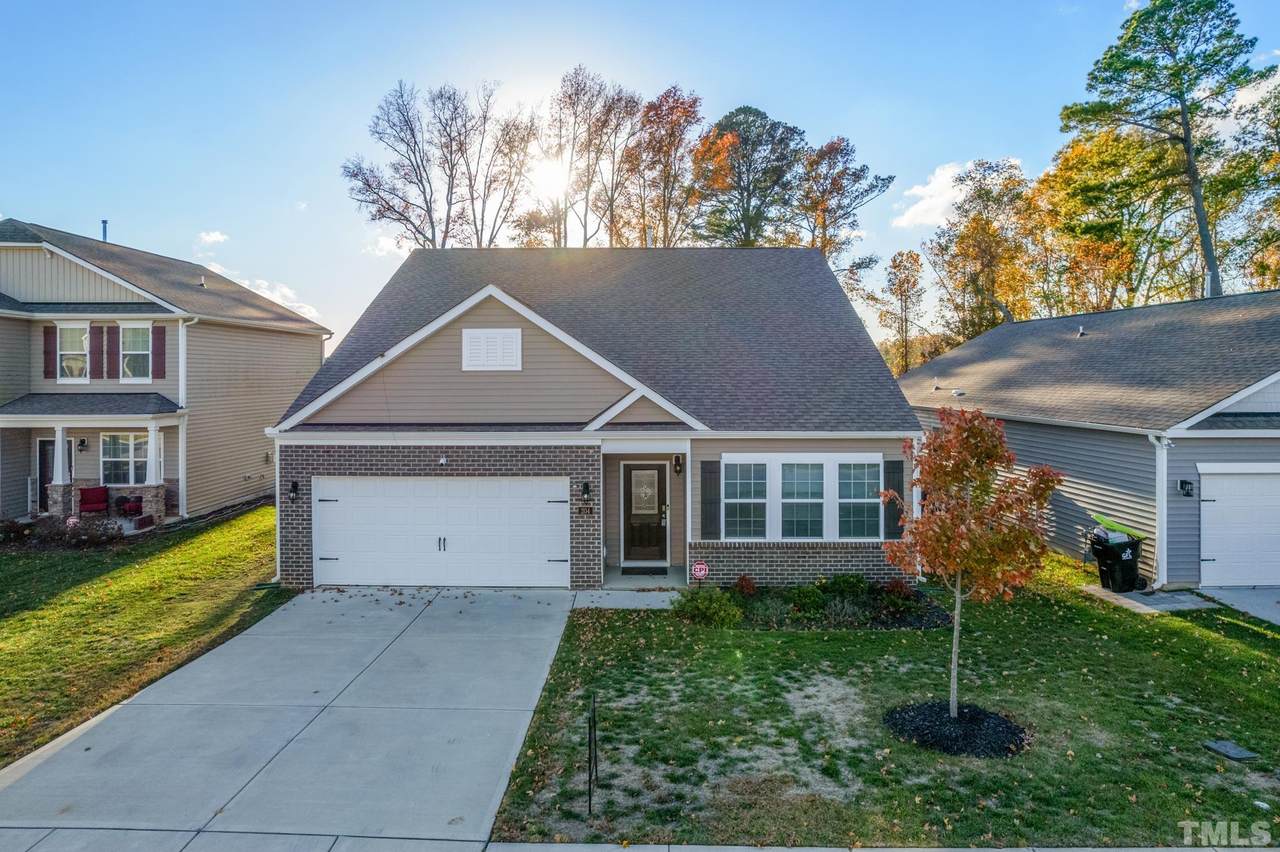 204 Great White Way - Photo 1