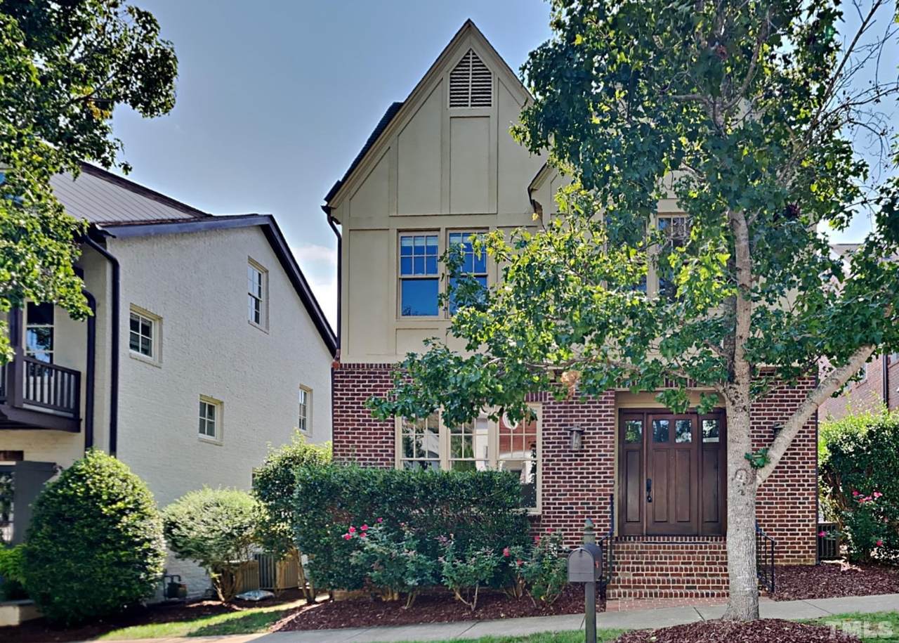 404 Winmore Avenue - Photo 1