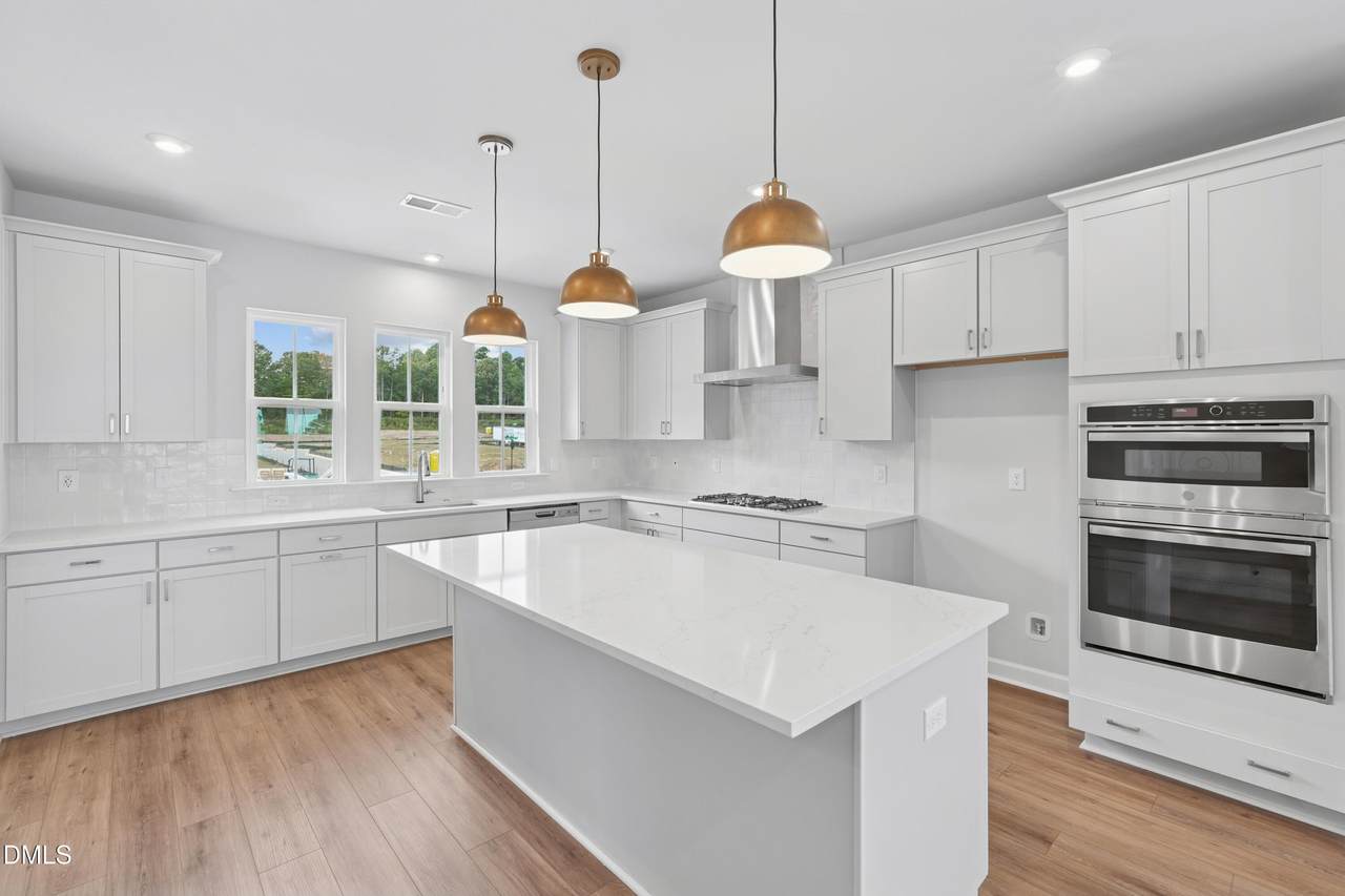 800 Hyperion Alley - Photo 1