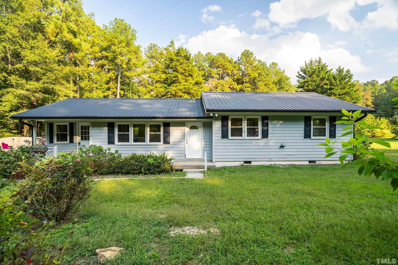 210 Oakcrest Drive - Photo 1