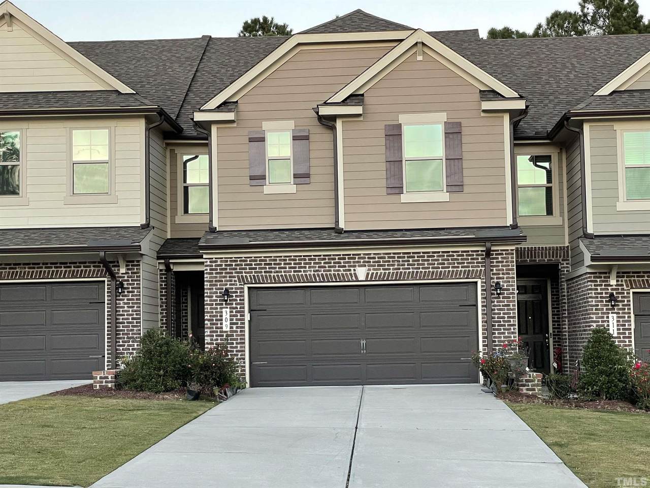 309 Alamosa Place - Photo 1