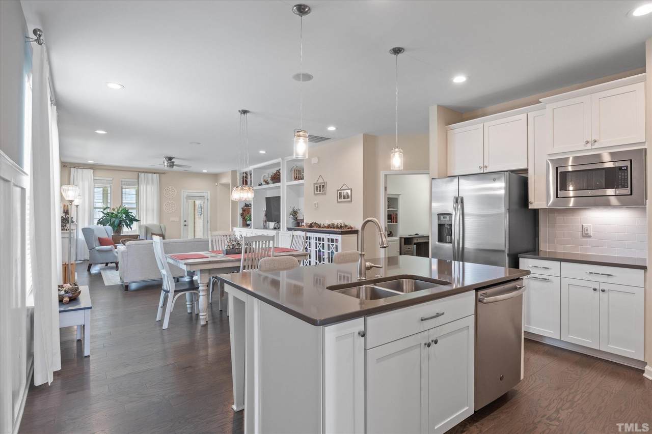 6436 Crown Parkway - Photo 1