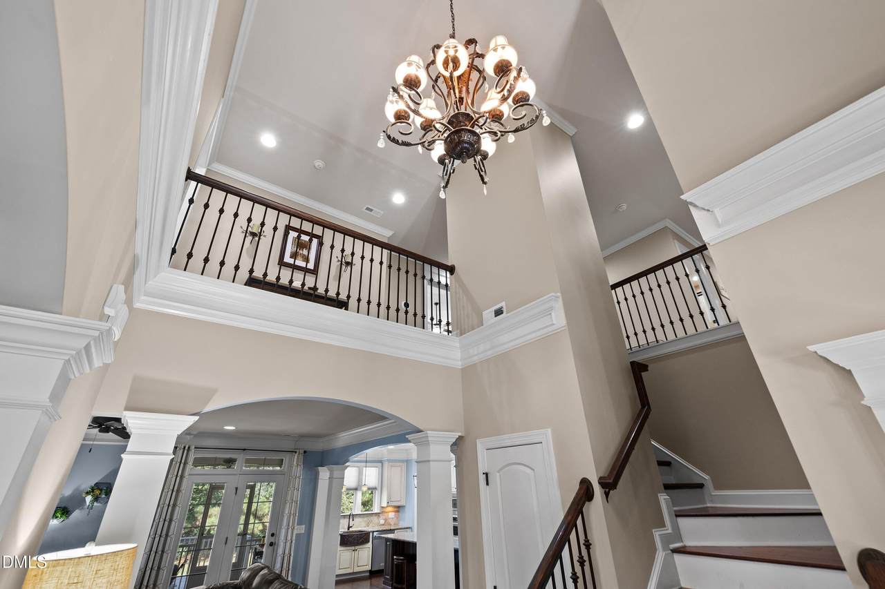 690 Hawthorne Place - Photo 1