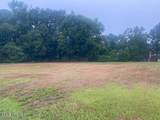 000 Laurel Avenue - Photo 1