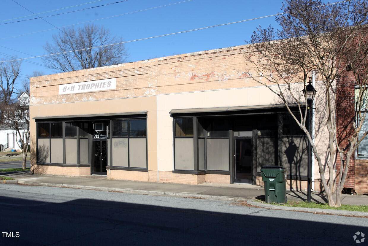 702 Davis Street - Photo 1