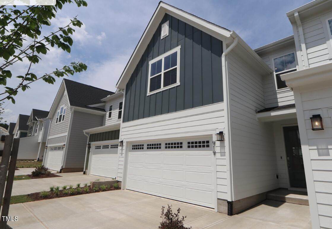 919 Montague Avenue - Photo 1