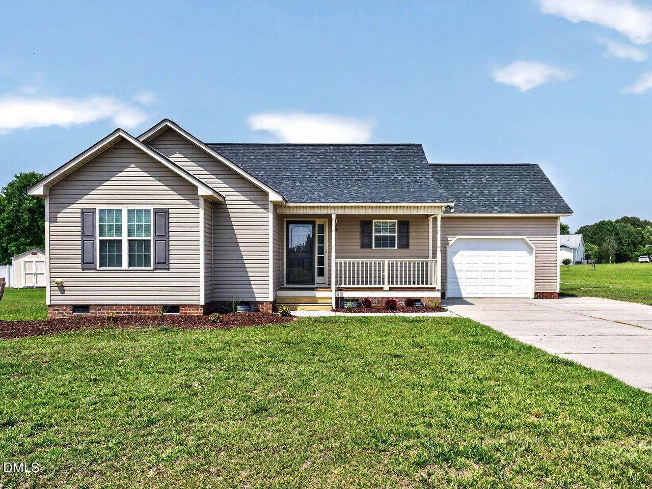 136 Middle Landing Drive - Photo 1