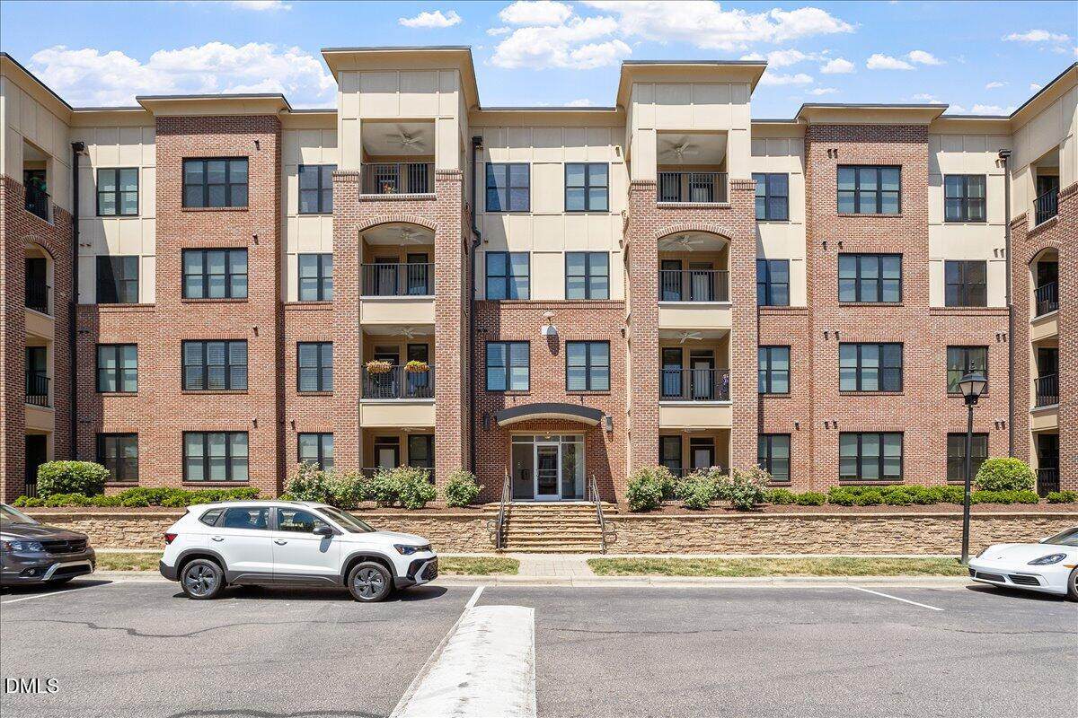 700 Finsbury Street - Photo 1