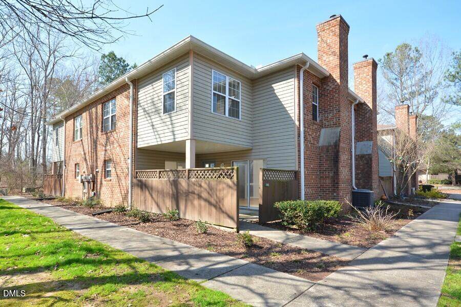 425 Summerwalk Circle - Photo 1