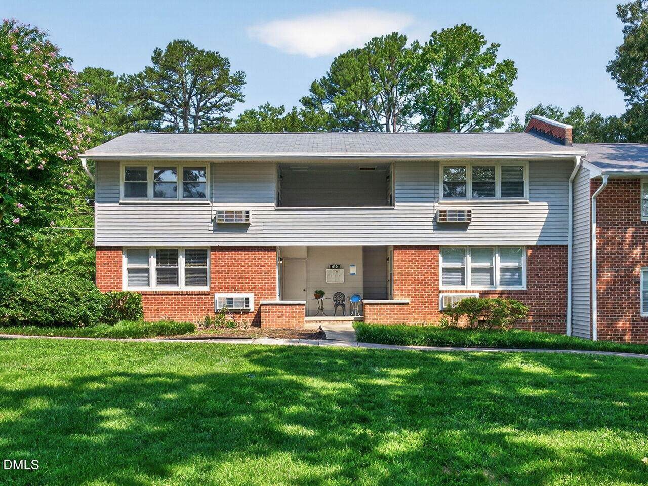 813 Daniels - Photo 1