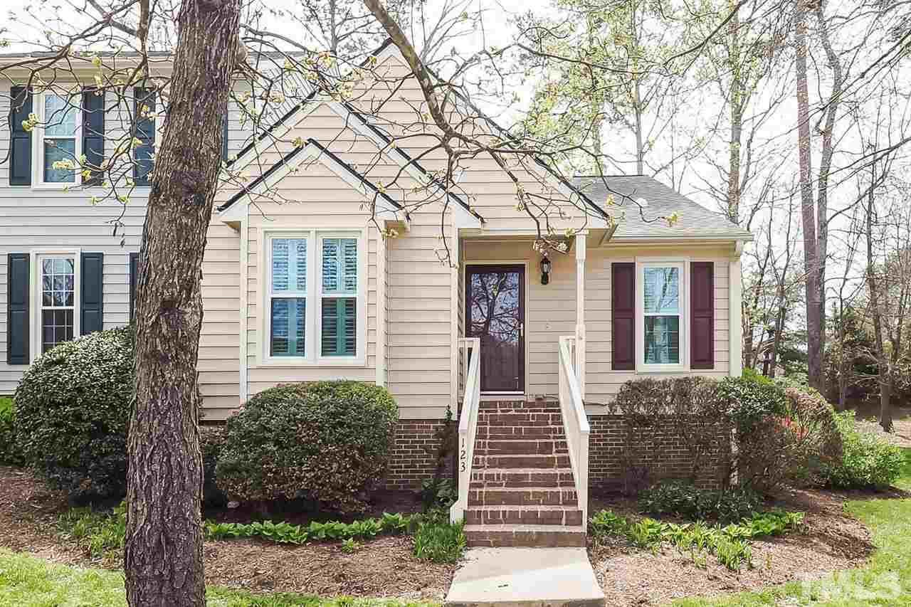 123 Heatherwood Drive - Photo 1