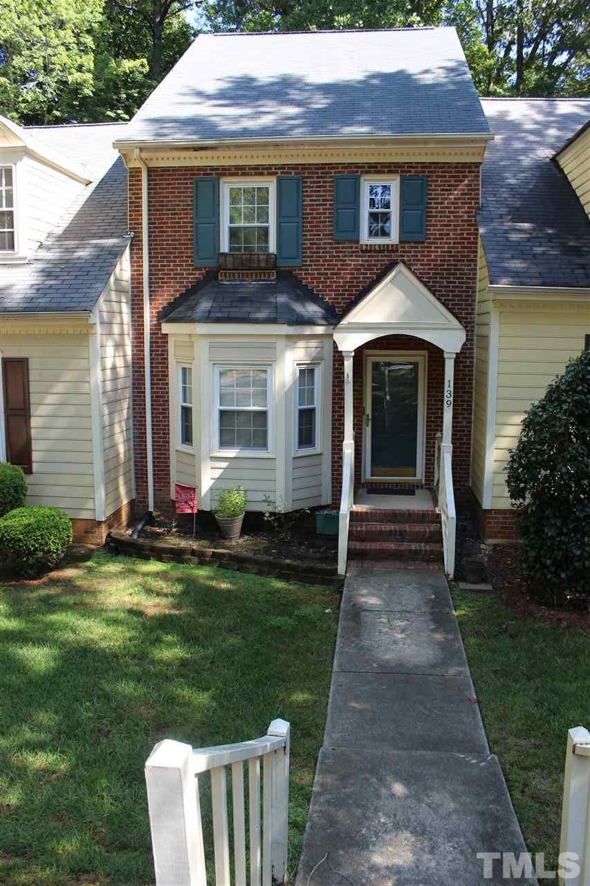 139 Hedgerow - Photo 1
