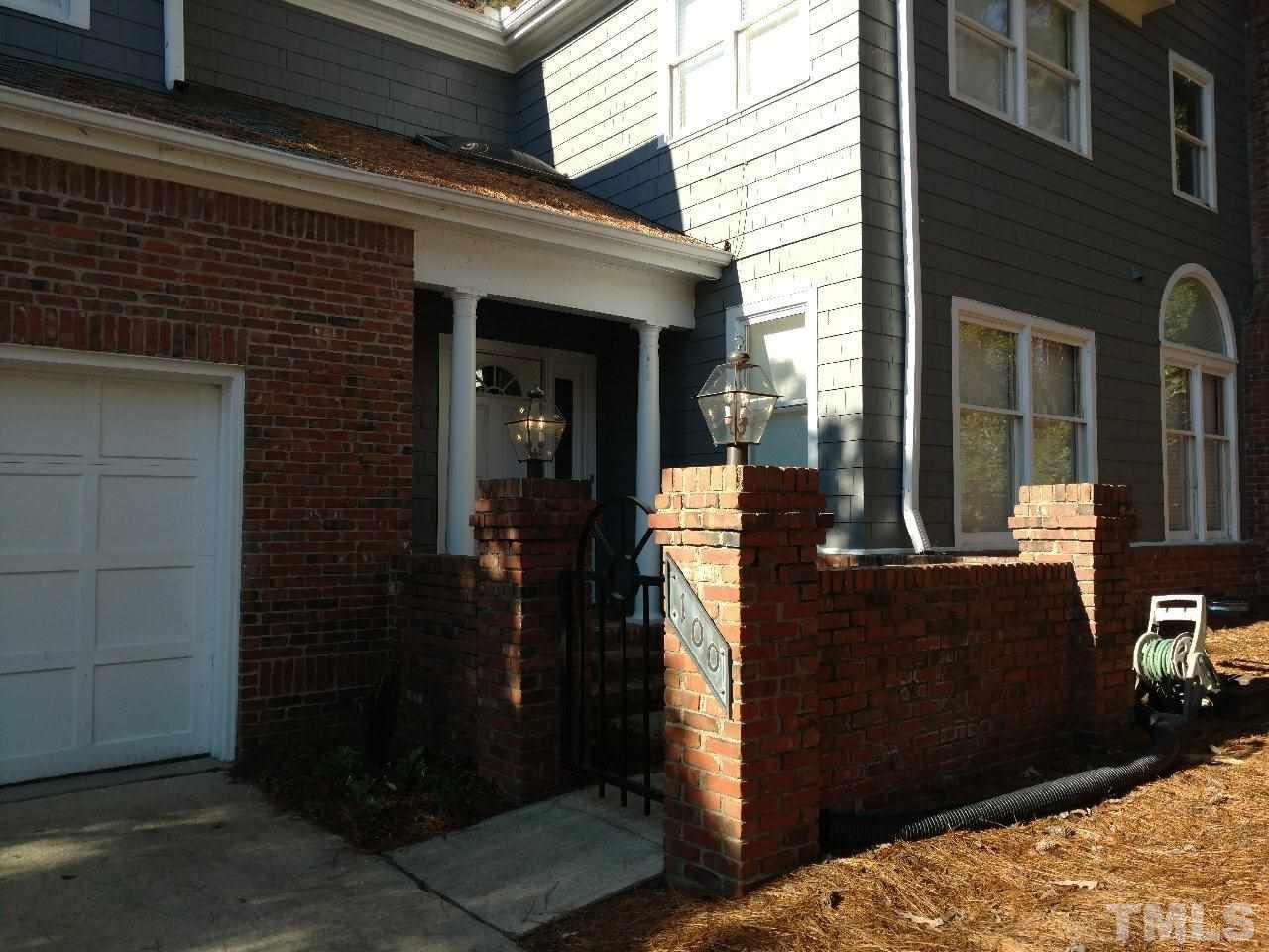 100 Greensview Drive - Photo 1