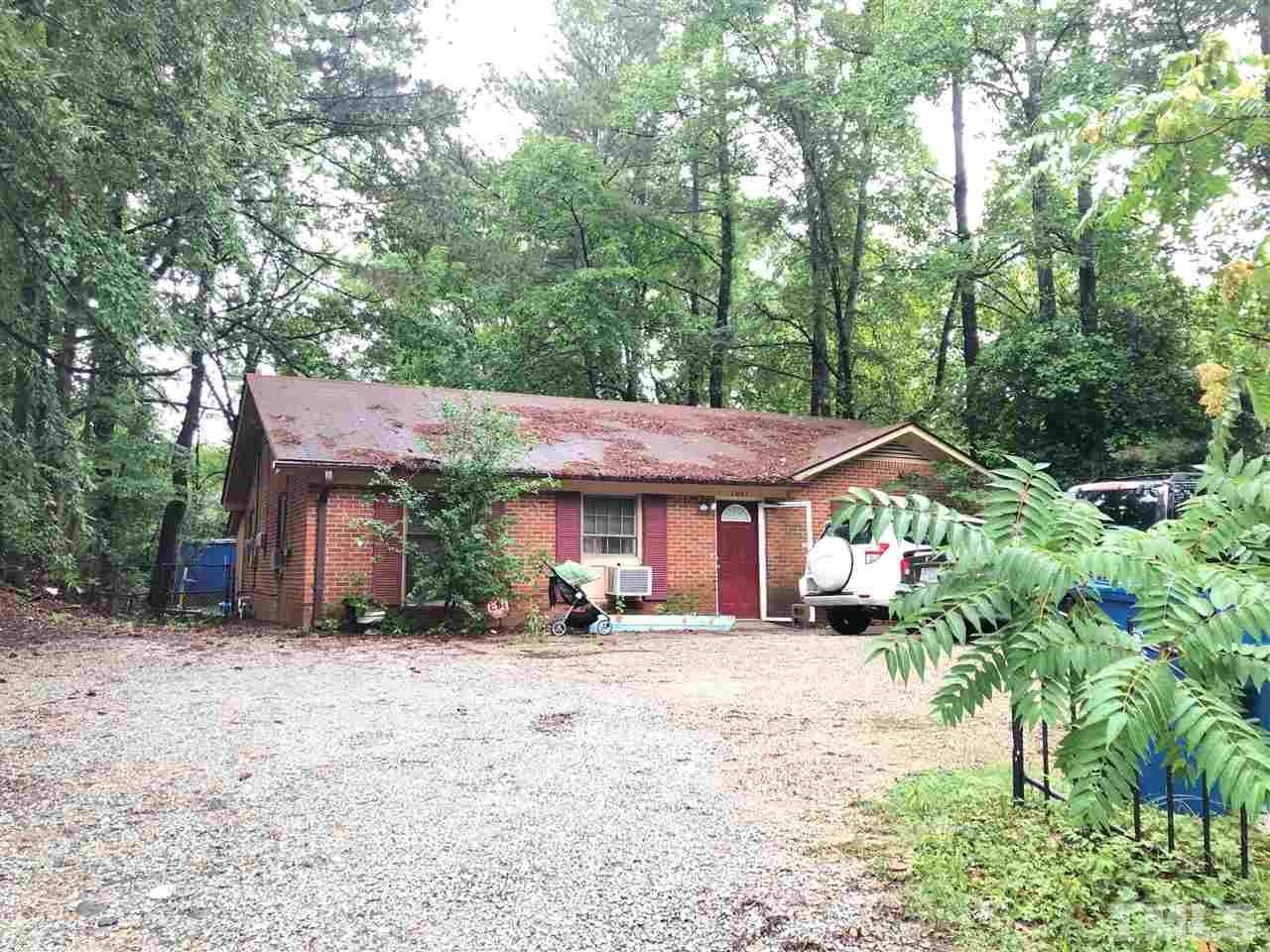1007 Club Boulevard - Photo 1