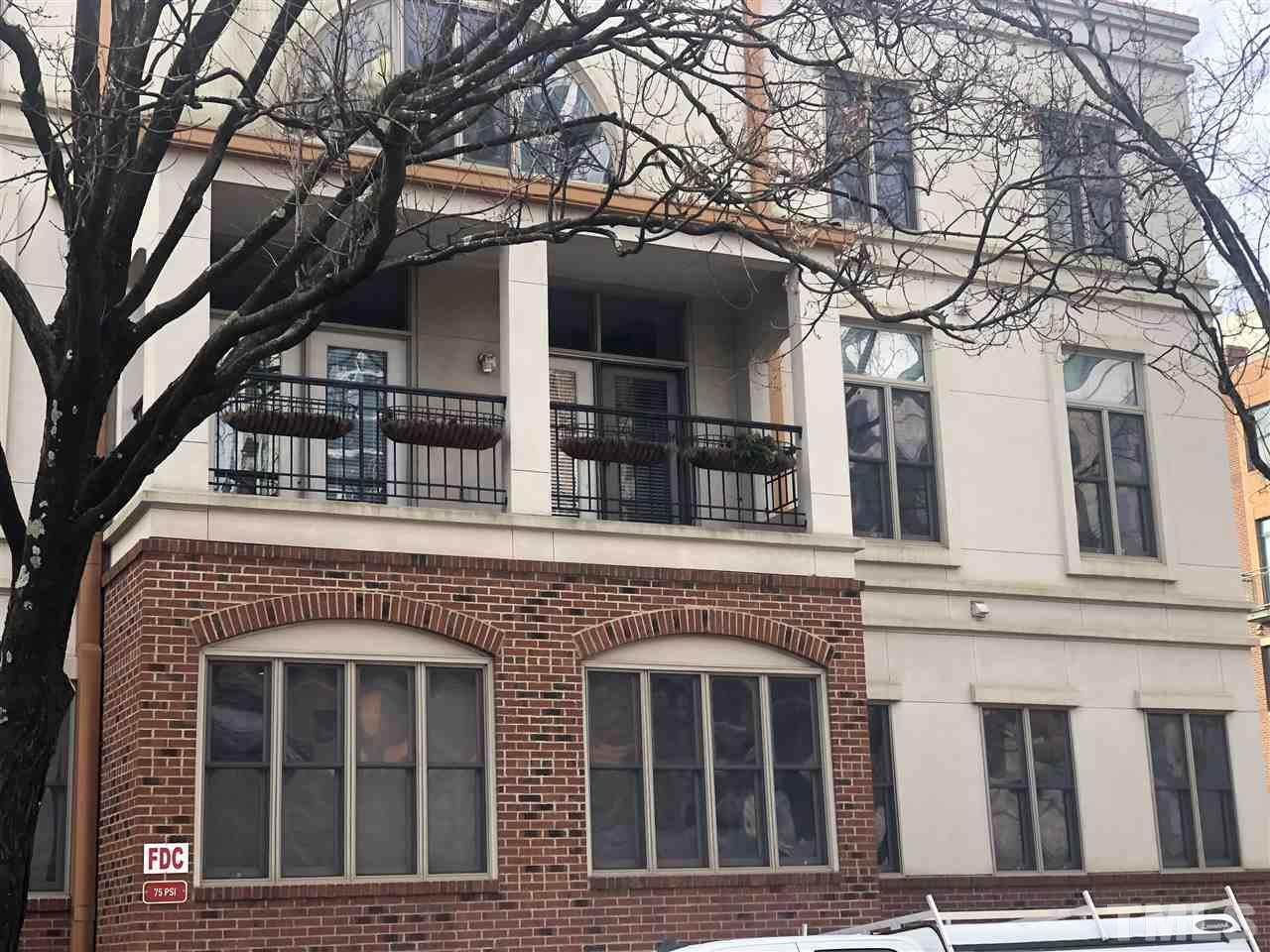 210 Davie - Photo 1