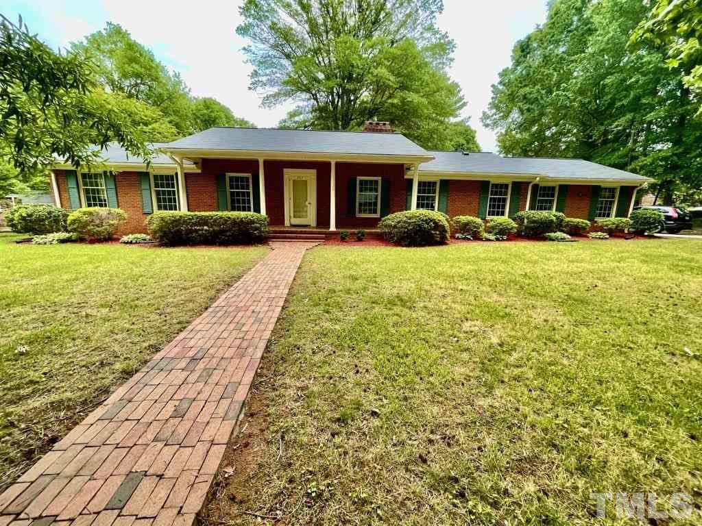 927 Brentwood Drive - Photo 1