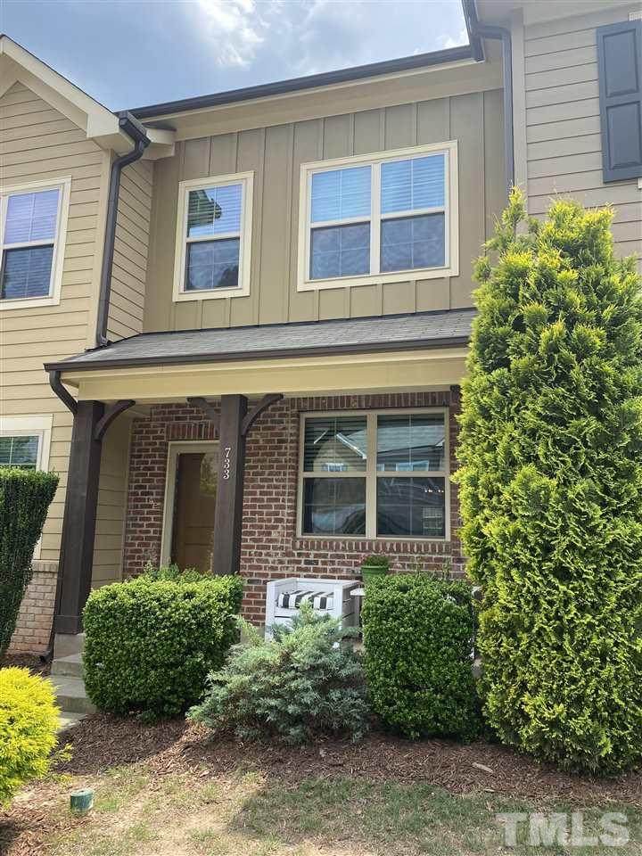 733 Wickham Ridge - Photo 1