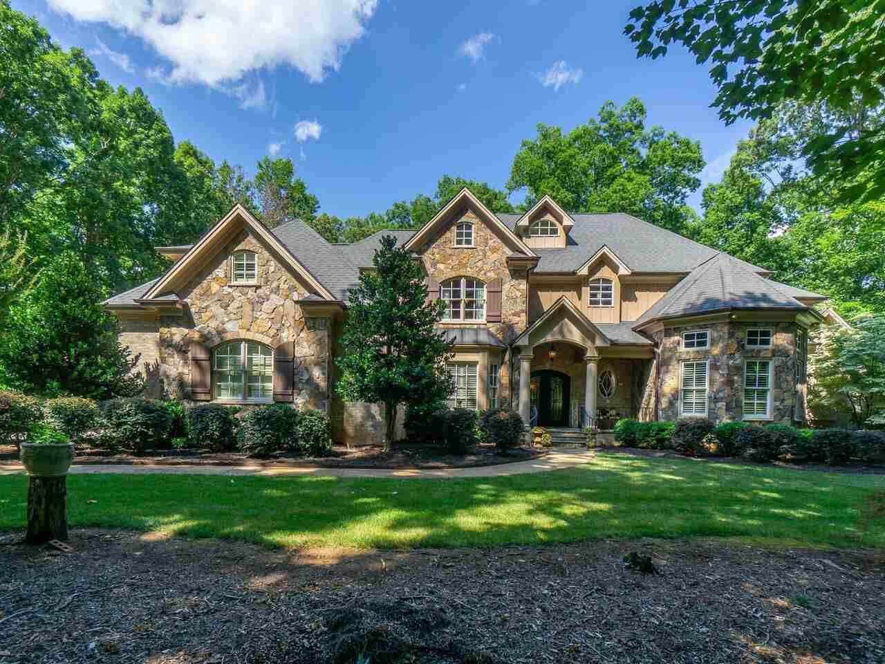 743 Valley Lane - Photo 1