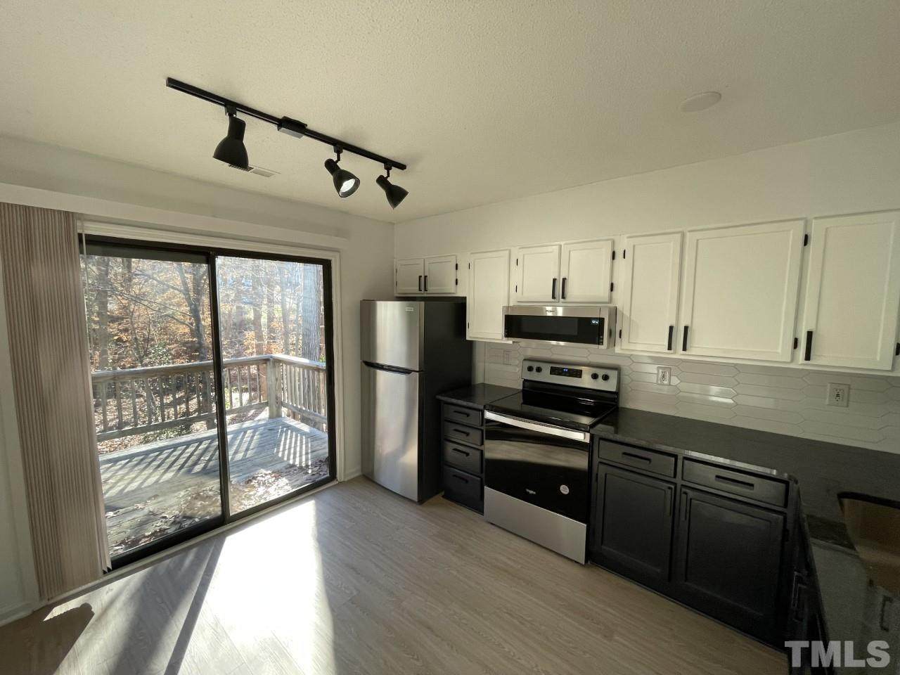 345 Oak Avenue - Photo 1
