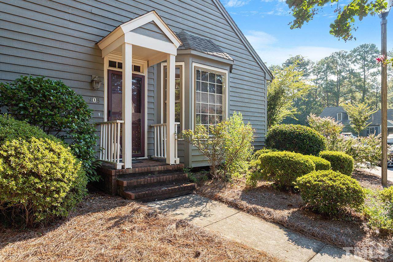 905 Albany Court - Photo 1