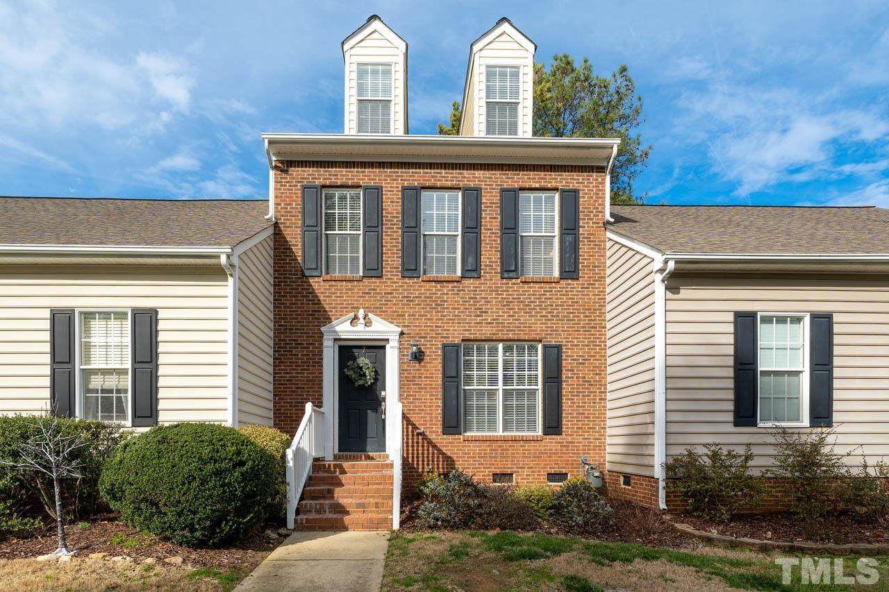 7 Duke Of Gloucester Circle - Photo 1