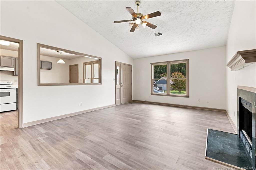 https://bt-photos.global.ssl.fastly.net/tmls/orig_boomver_1_LP768333-2.jpg