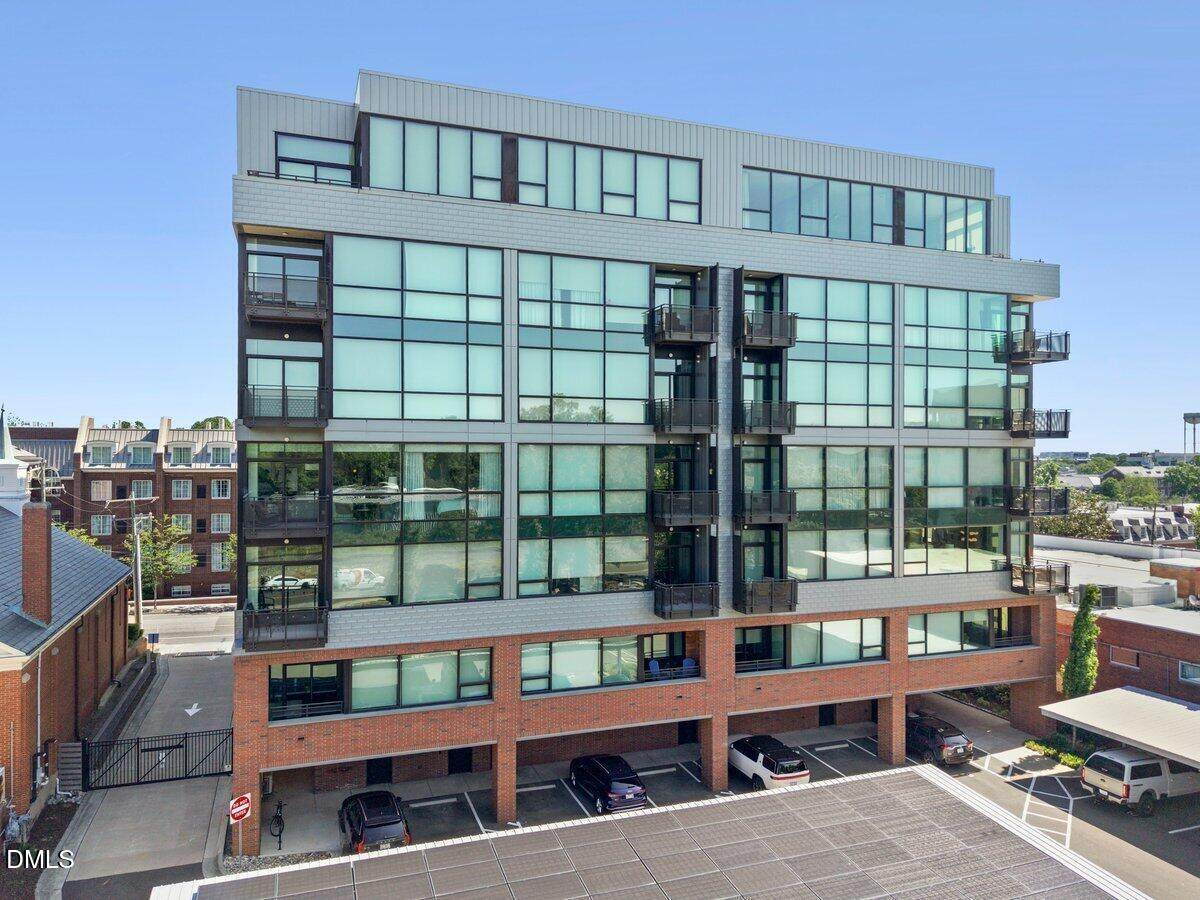 1105 Main Street - Photo 1