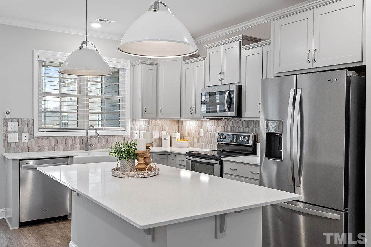 533 Gateway Townes Boulevard - Photo 1