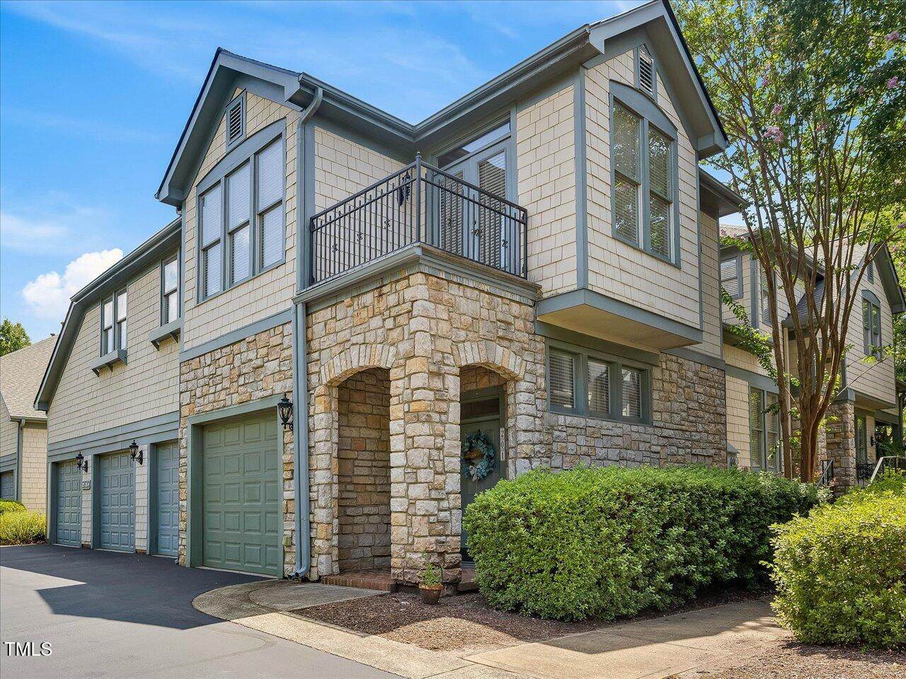 201 Presque Isle Lane - Photo 1