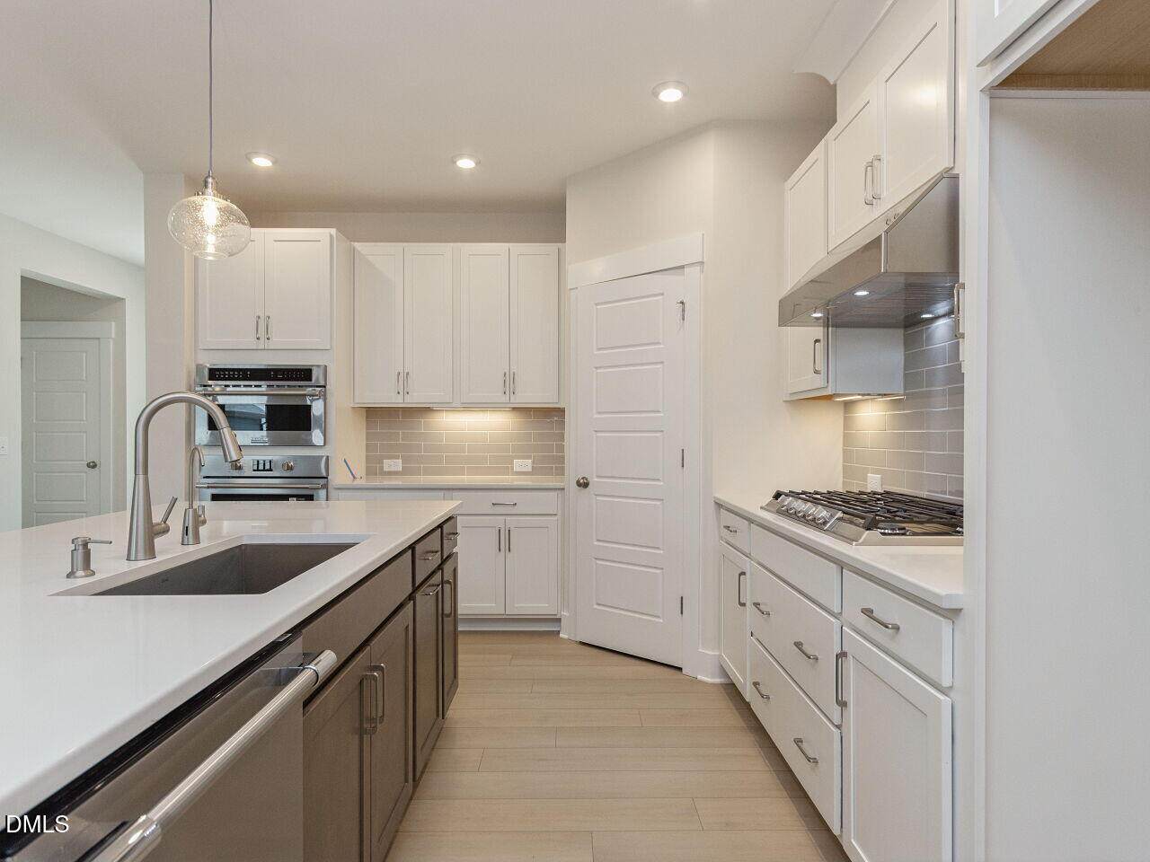 402 North Village Parkway - Photo 1
