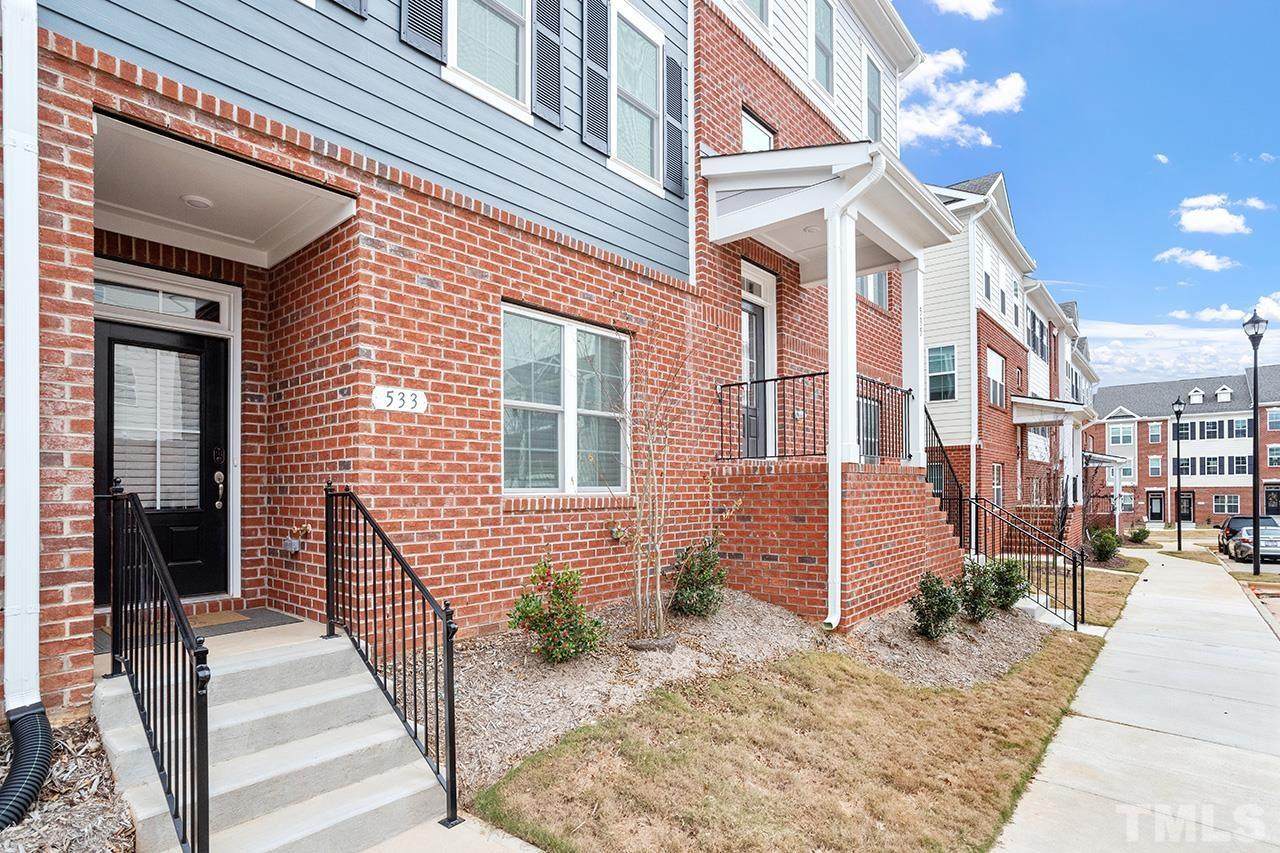 533 Gateway Townes Boulevard - Photo 1