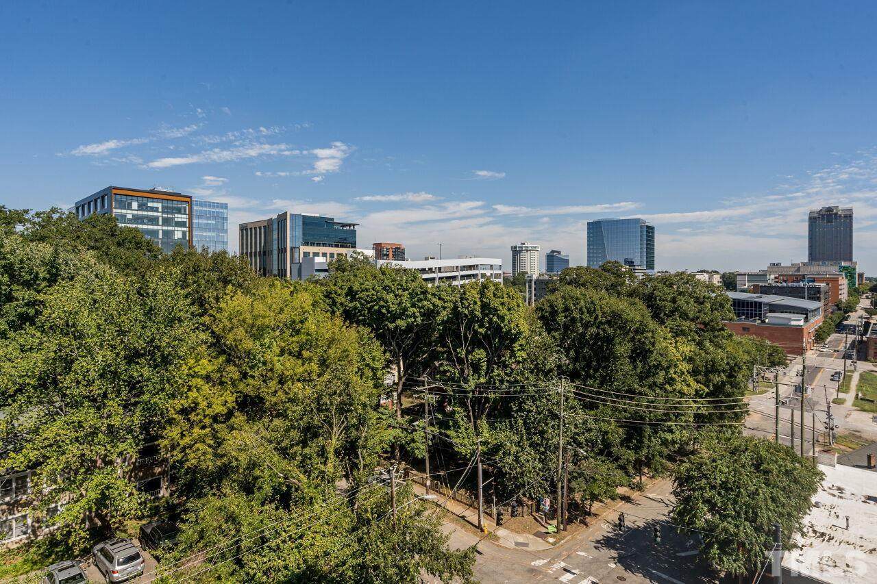 710 Independence Place - Photo 1